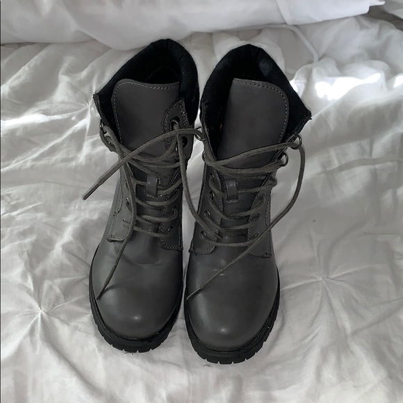 Super Cute Grey Bootie - Picture 2 of 2